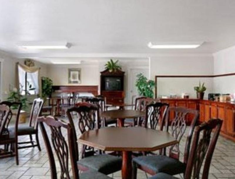 Econo Lodge Inn & Suites Central Medford Restaurante foto